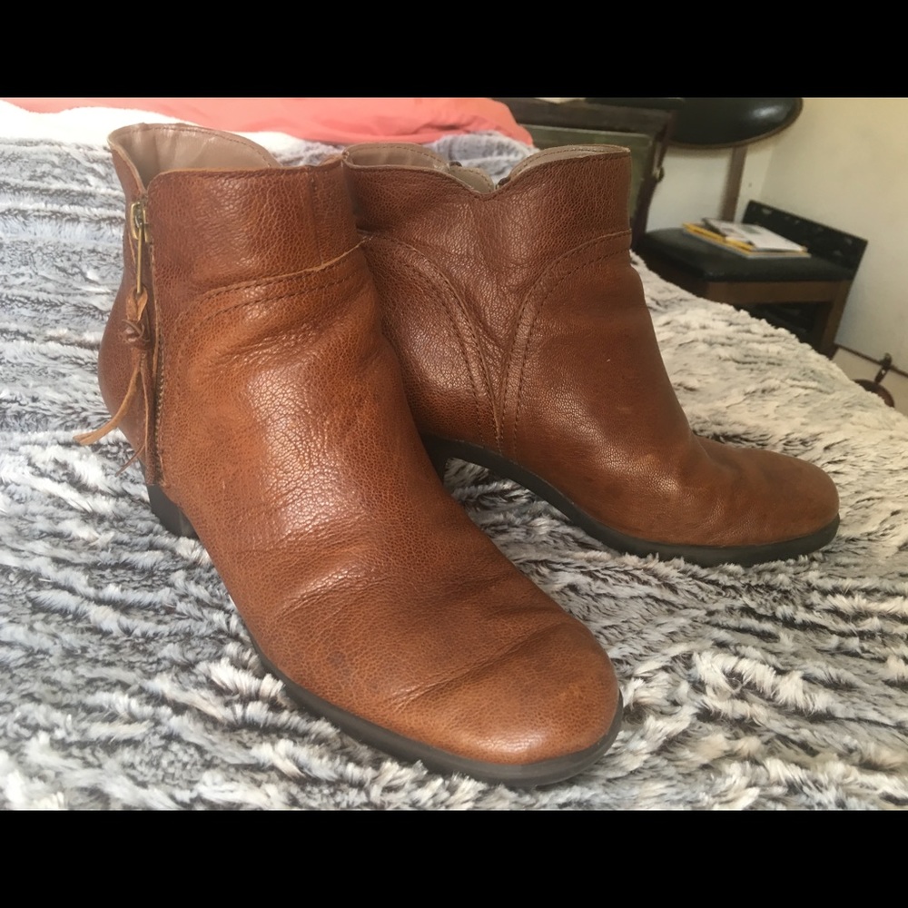 Like New 100% Leather Aerosols Booties